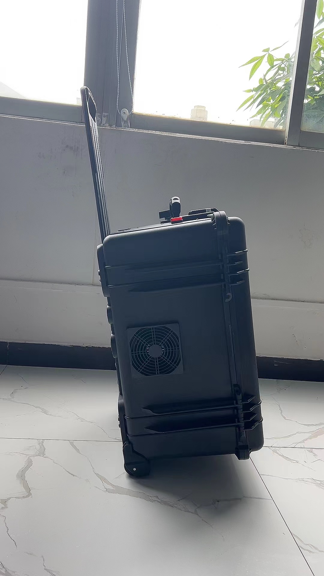 新乐手拉箱型移动通信干扰器